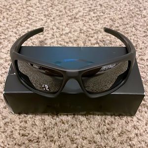 NEW! Oakley Valve Black Iridium Polarized Lenses, Matte Grey Smoke Frame